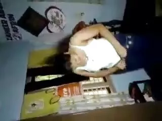 मेरी प्रेमिका कई सौ यूरो के लिए एक शौकिया देवर भाभी का सेक्सी दोस्त को बेचती है