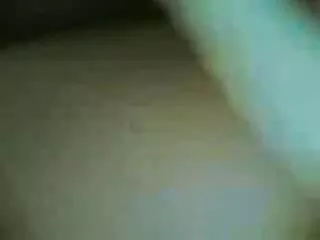 एक छोटी शर्मीली लेकिन एशियाई उसे सेक्सी पैर फैला